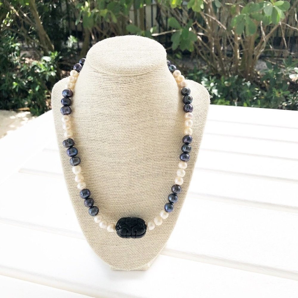 NWT Genuine Carved Cinnabar, Black & White Pearls Beaded Necklace Black White